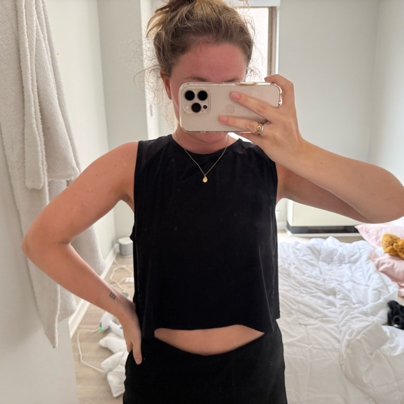 Lululemon Black Cutout Back Muscle Tank Top - Picture 1 of 2